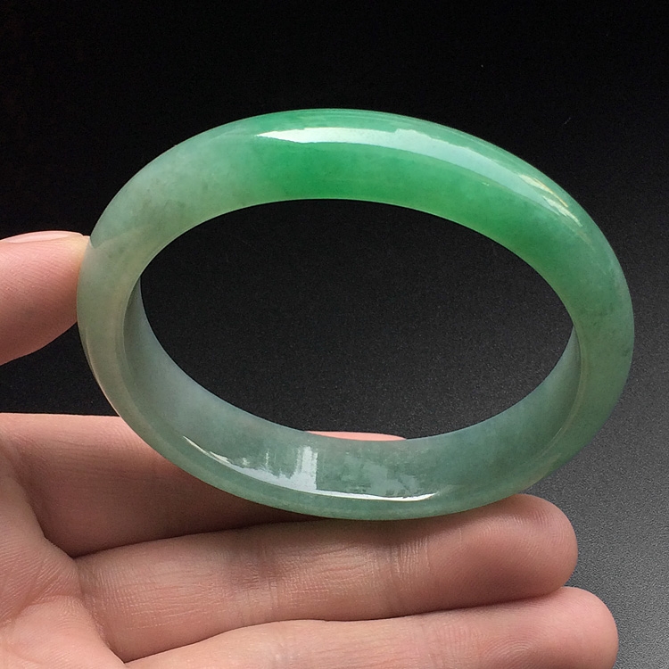 （超值推荐）糯冰种绿晴水贵妃镯（57.1mm-49.5mm）