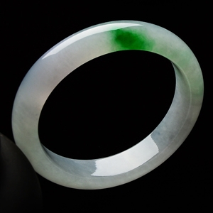 （超值推荐）糯冰种飘阳绿贵妃镯（56.4mm-49.9mm）
