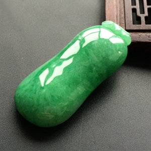 (超值推荐)糯冰种翠色福瓜挂件