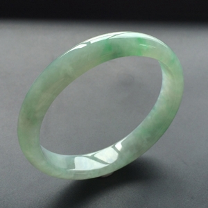 (超值推荐)糯冰种晴水飘翠贵妃镯(57.3mm-50.5mm)