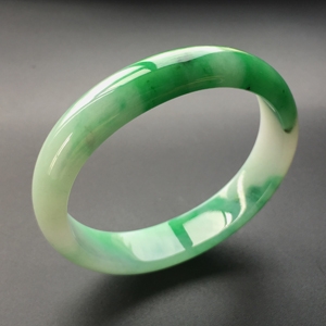 (超值推荐)糯冰种飘翠贵妃镯(54.5mm-48.2mm)
