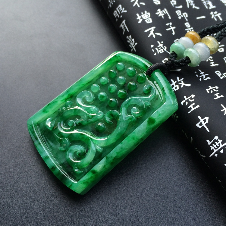 （超值推荐）糯冰种翠色仿古龙牌挂件