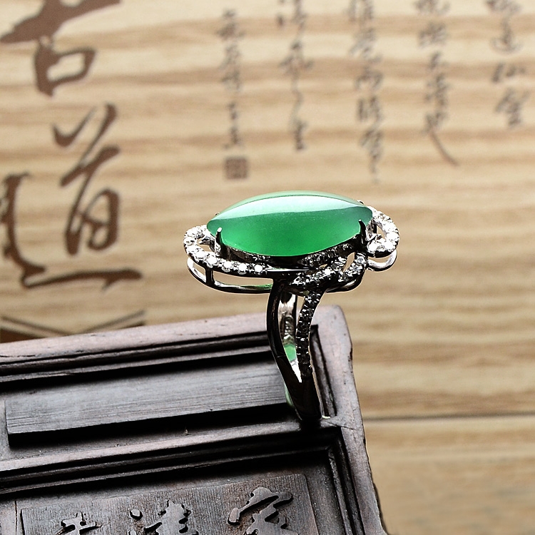 冰种绿晴水镶白金钻石马眼戒指