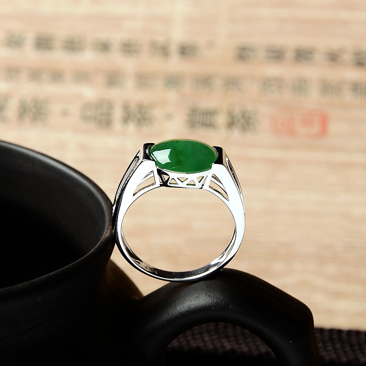 冰种翠色镶白金钻石戒指