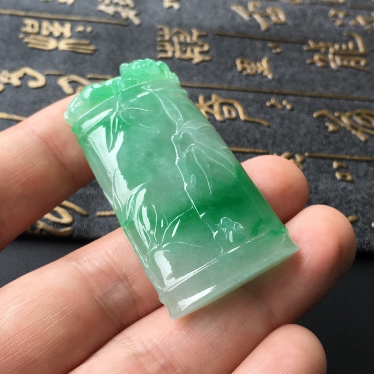 (超值推荐)糯冰种飘翠节节高挂件