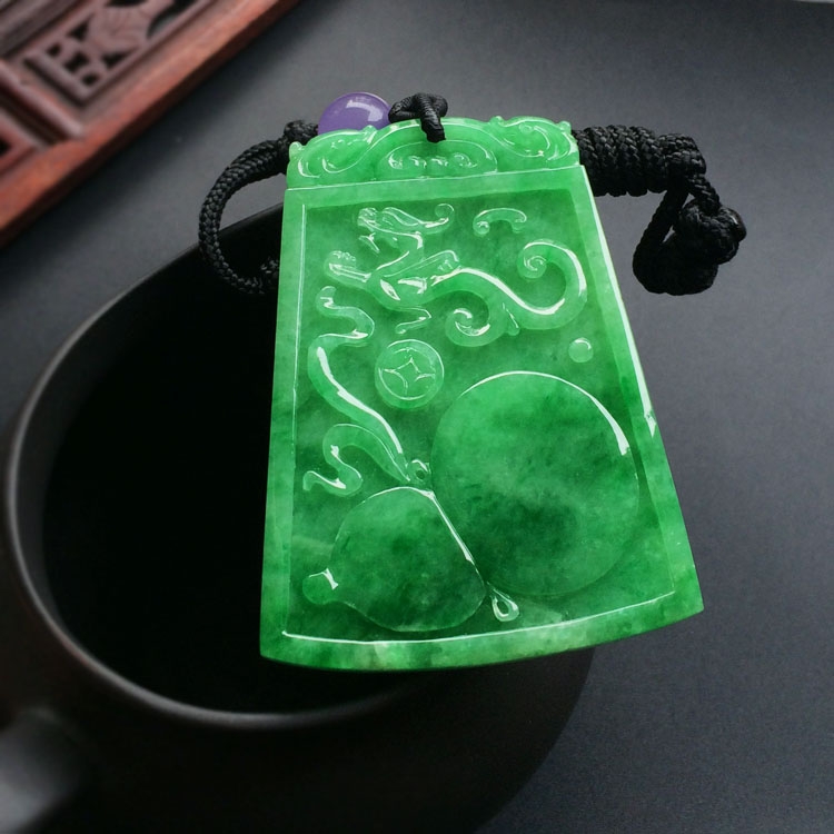糯冰种翠色仿古龙牌挂件