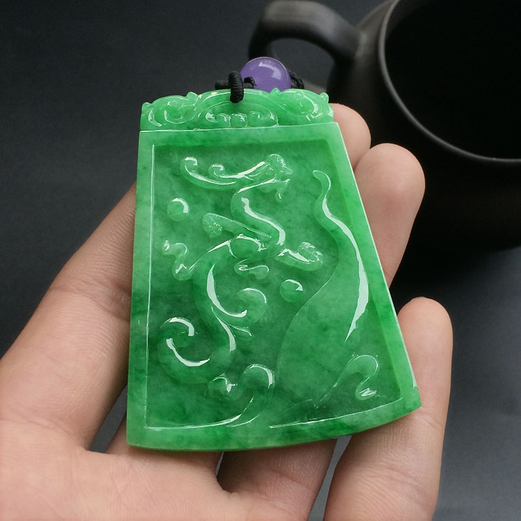 糯冰种翠色仿古龙牌挂件