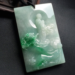 （超值推荐）（高松峰大师作品）糯冰种飘翠心莲花开挂件