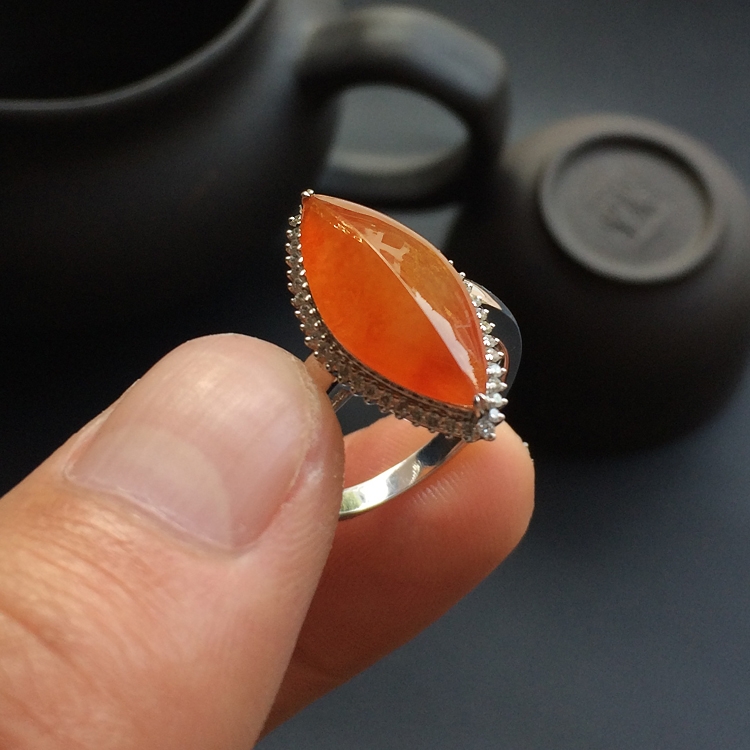 冰种红黄翡镶白金钻石马眼戒指