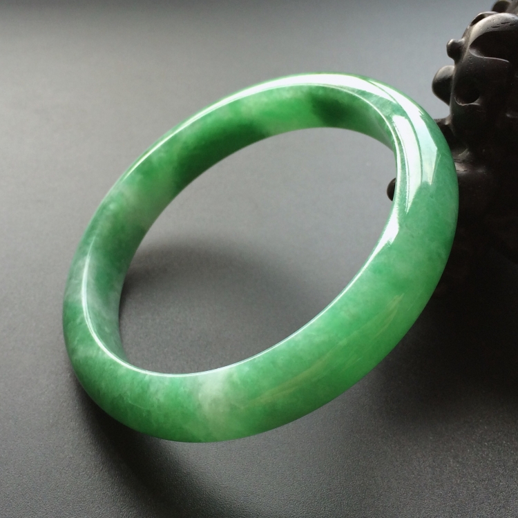 (超值推荐)糯冰种翠色手镯(55mm)
