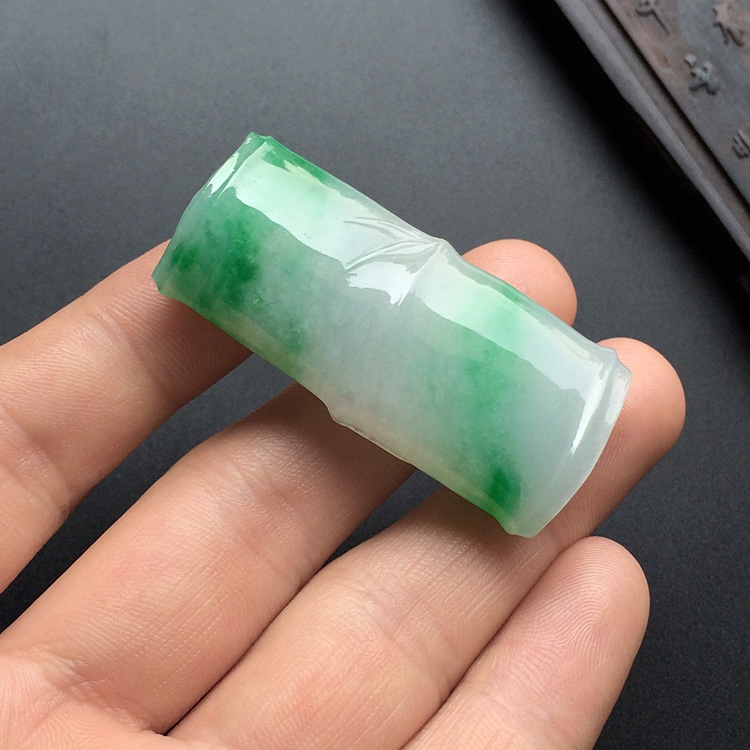 糯冰种飘翠节节高挂件