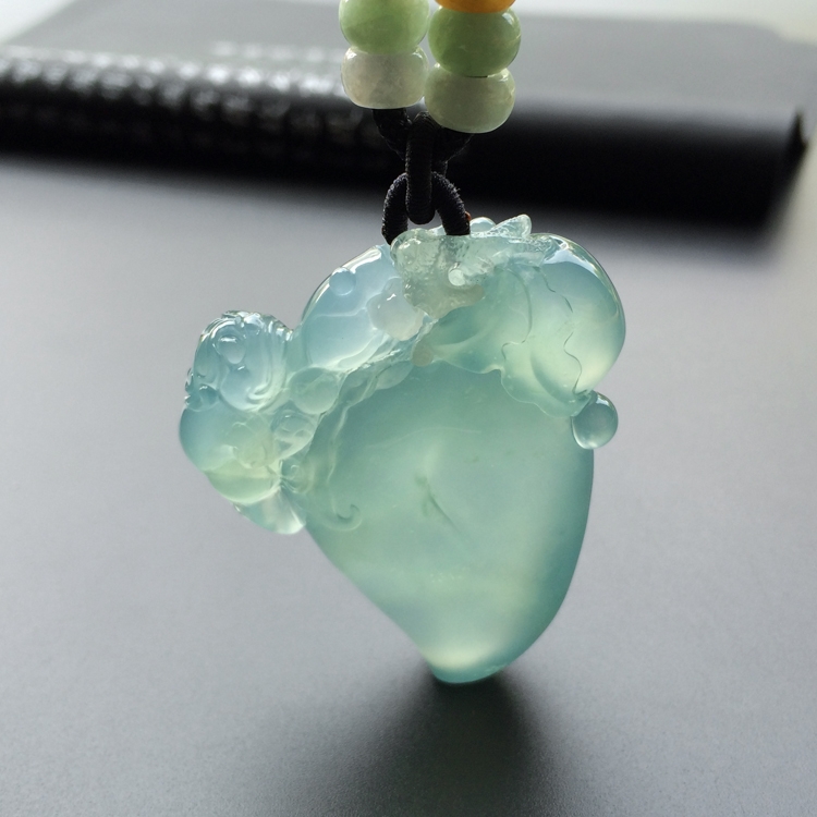 冰种晴水寿桃挂件