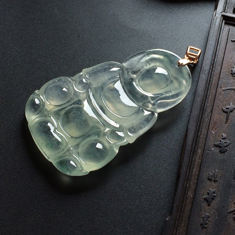 冰玻种晴水略飘花观音挂件