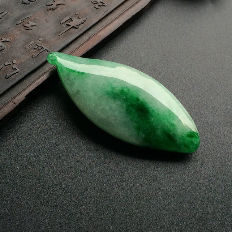 (超值推荐)糯冰种飘阳绿宝宝佛挂件