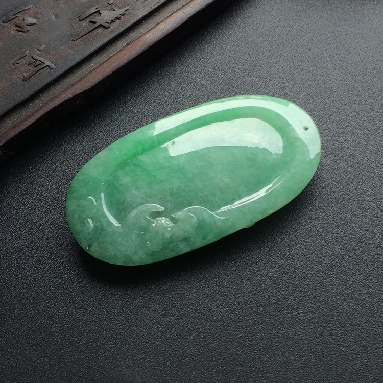 糯冰种飘翠纳福挂件