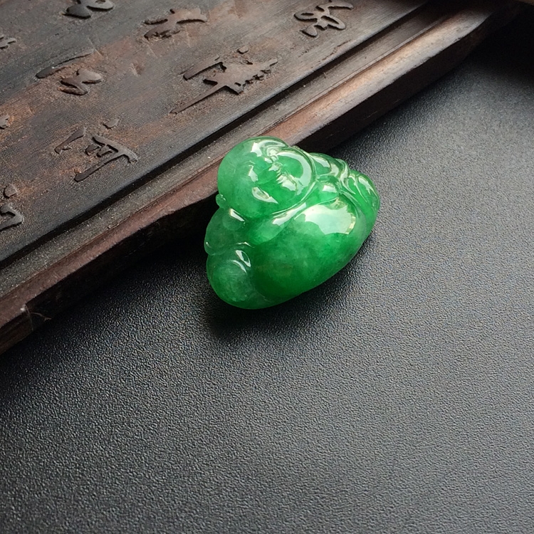 (超值推荐)糯冰种阳绿玉佛挂件