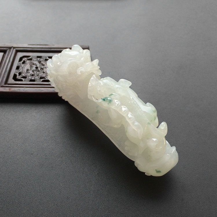 （超值推荐）糯冰种飘花龙钩挂件