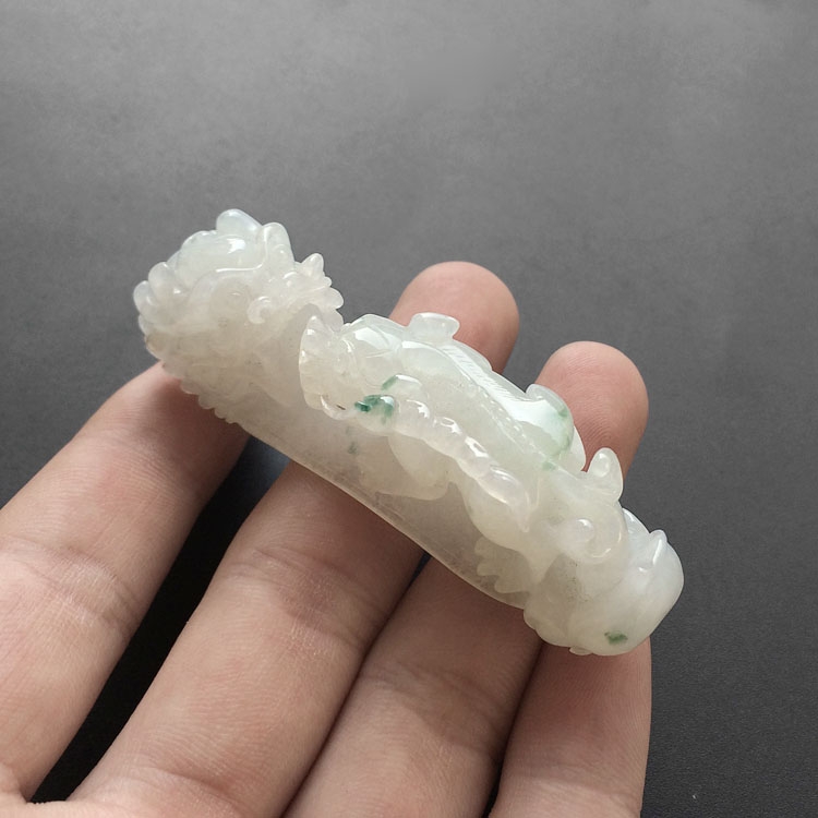 （超值推荐）糯冰种飘花龙钩挂件