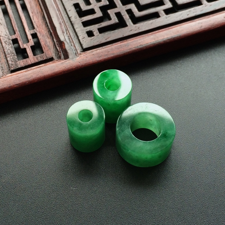 (超值推荐)糯冰种翠色路路通挂件(一批走)