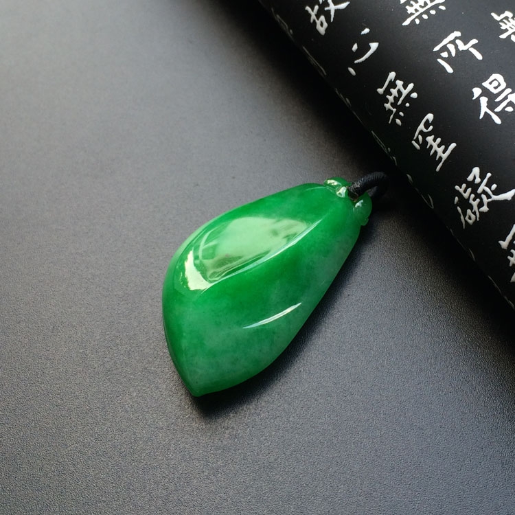 （超值推荐）糯冰种阳绿福瓜挂件