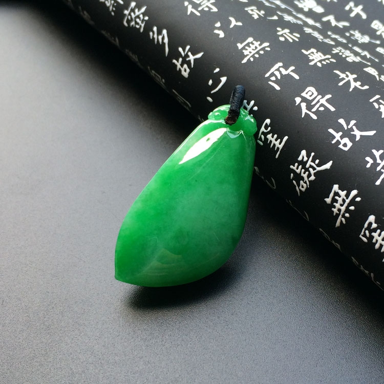 （超值推荐）糯冰种阳绿福瓜挂件