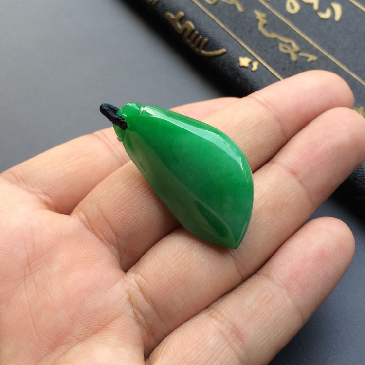（超值推荐）糯冰种阳绿福瓜挂件