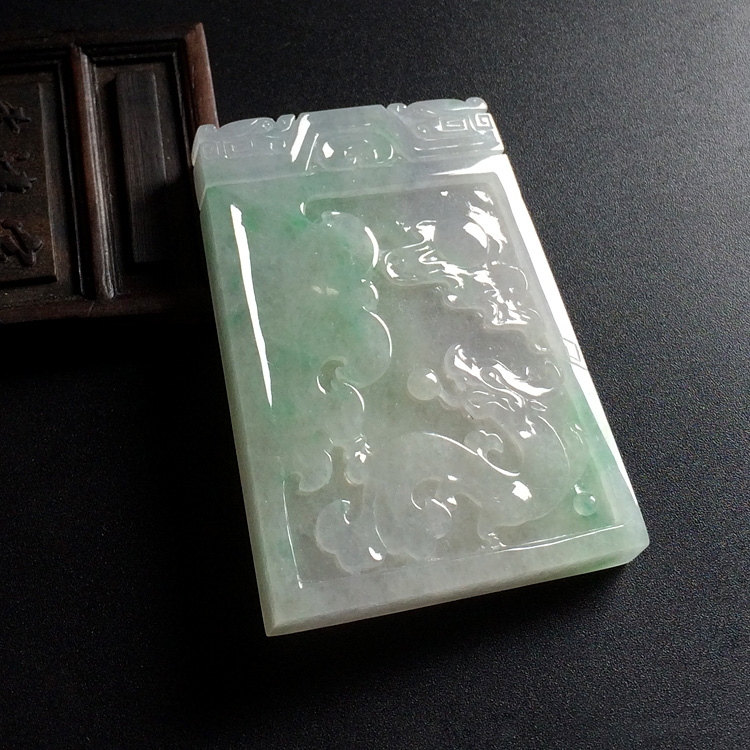 糯冰种略飘翠仿古龙凤牌挂件