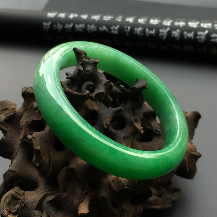 （超值推荐）糯冰种翠色贵妃镯（56mm-50.5mm）