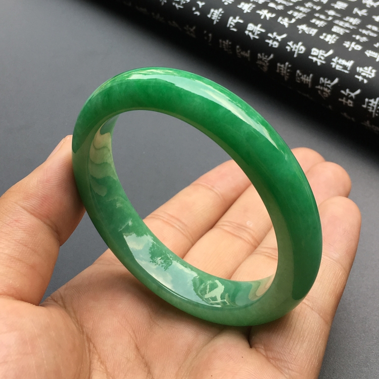 （超值推荐）糯冰种翠色贵妃镯（56mm-50.5mm）