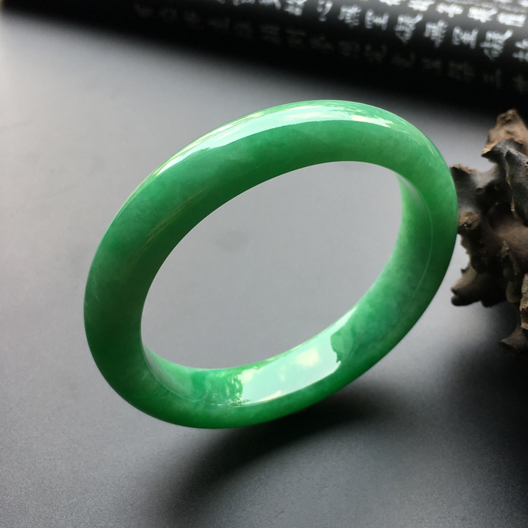 （超值推荐）糯冰种翠色贵妃镯（56mm-50.5mm）