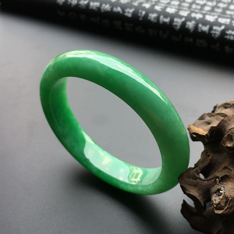 （超值推荐）糯冰种翠色贵妃镯（56mm-50.5mm）