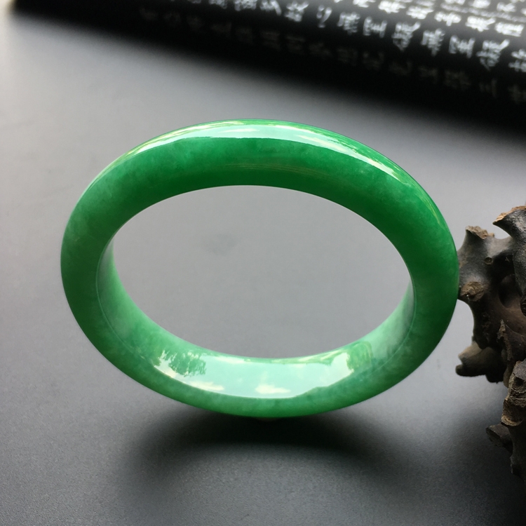 （超值推荐）糯冰种翠色贵妃镯（56mm-50.5mm）