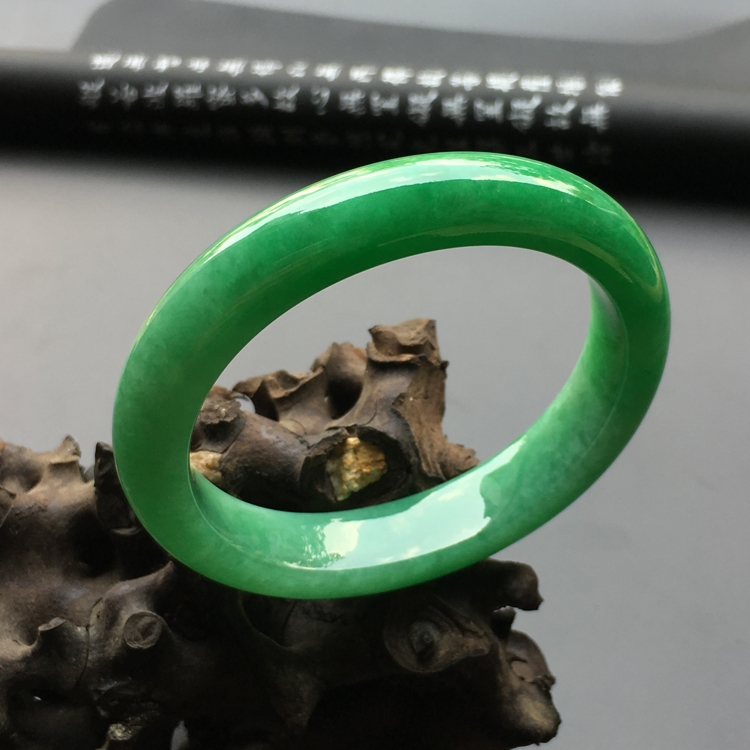 （超值推荐）糯冰种翠色贵妃镯（56mm-50.5mm）