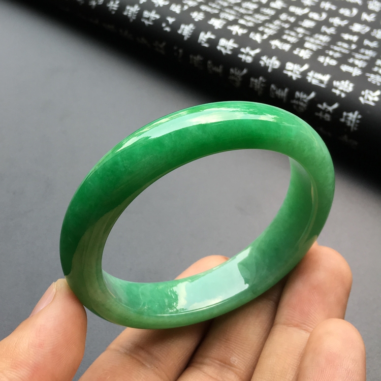 （超值推荐）糯冰种翠色贵妃镯（56mm-50.5mm）