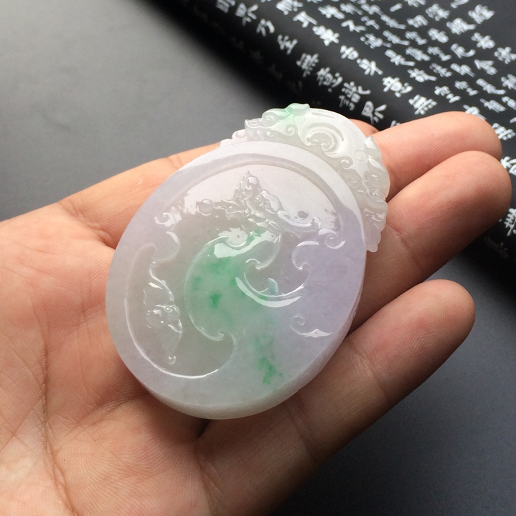 糯冰种淡春带彩仿古龙凤牌挂件
