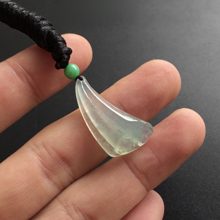 （超值推荐）冰种晴水略飘花莲蓬挂件