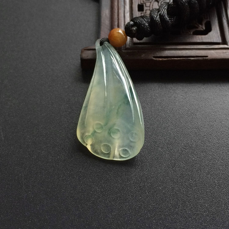 （超值推荐）冰种淡黄翡飘花莲蓬挂件