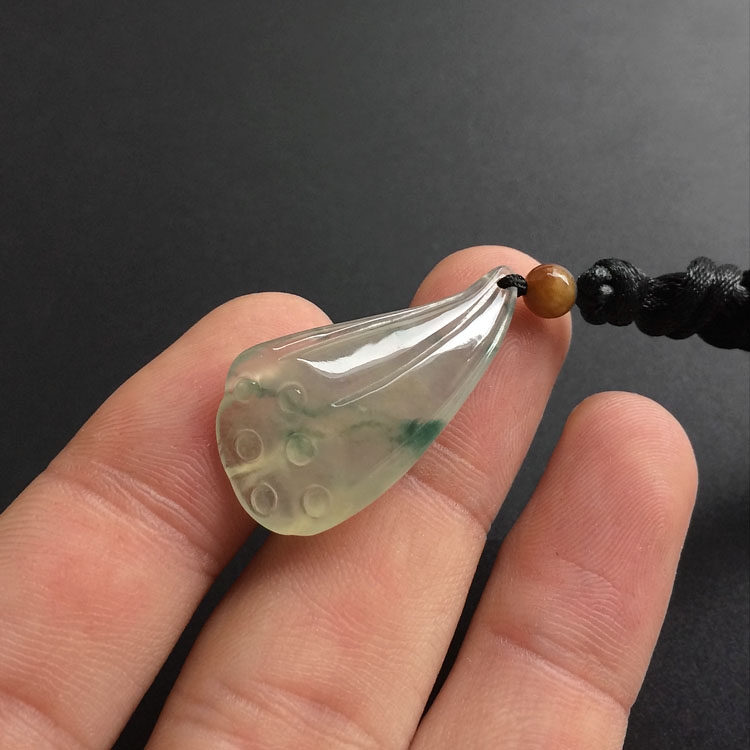 （超值推荐）冰种淡黄翡飘花莲蓬挂件