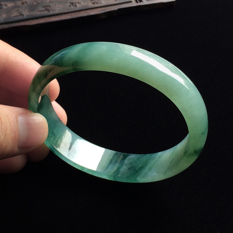 （超值推荐）糯冰种飘花贵妃镯(57mm-51mm)