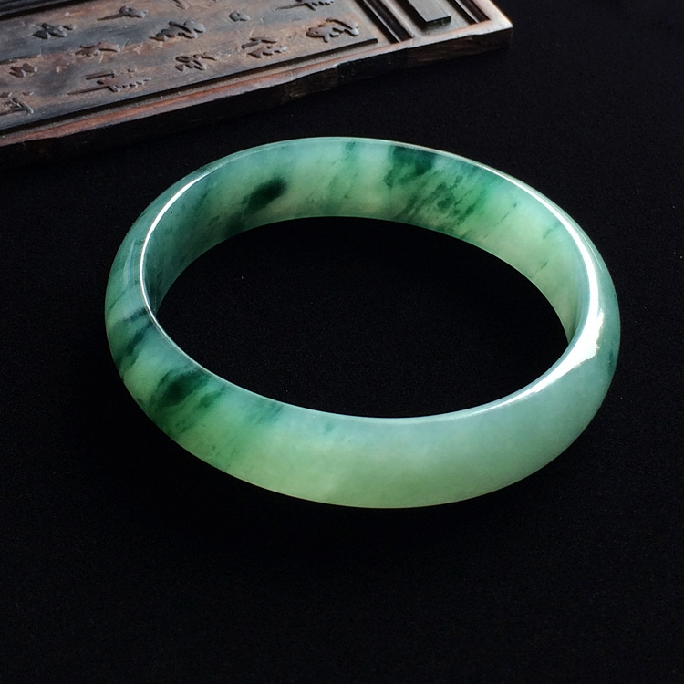 （超值推荐）糯冰种飘花贵妃镯(57mm-51mm)