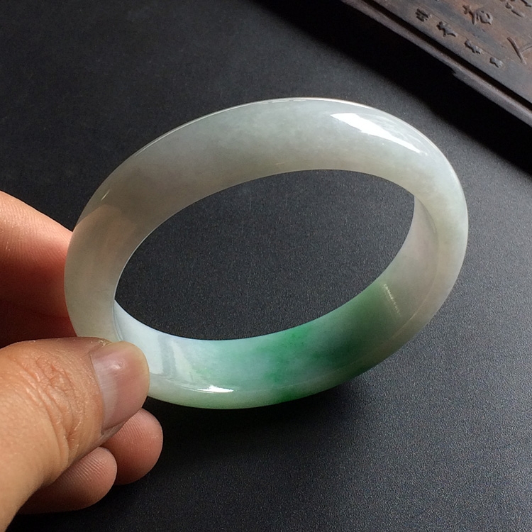 （超值推荐）糯冰种飘翠贵妃镯（55.2mm-48mm）