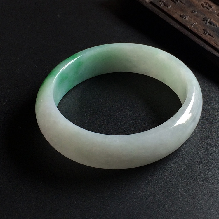 （超值推荐）糯冰种飘翠贵妃镯（55.2mm-48mm）