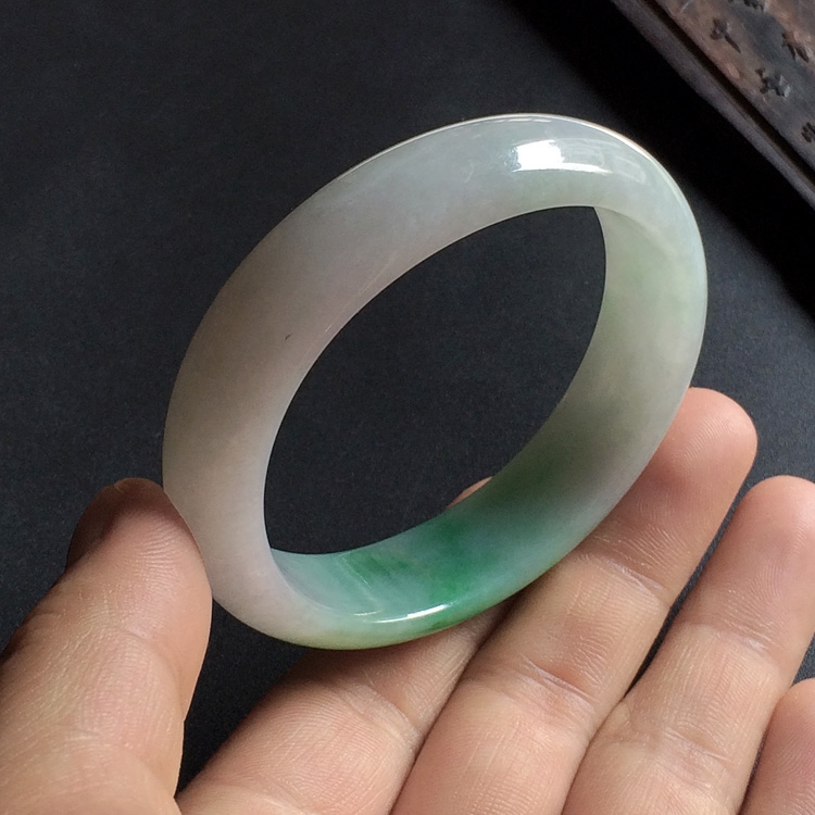 （超值推荐）糯冰种飘翠贵妃镯（55.2mm-48mm）