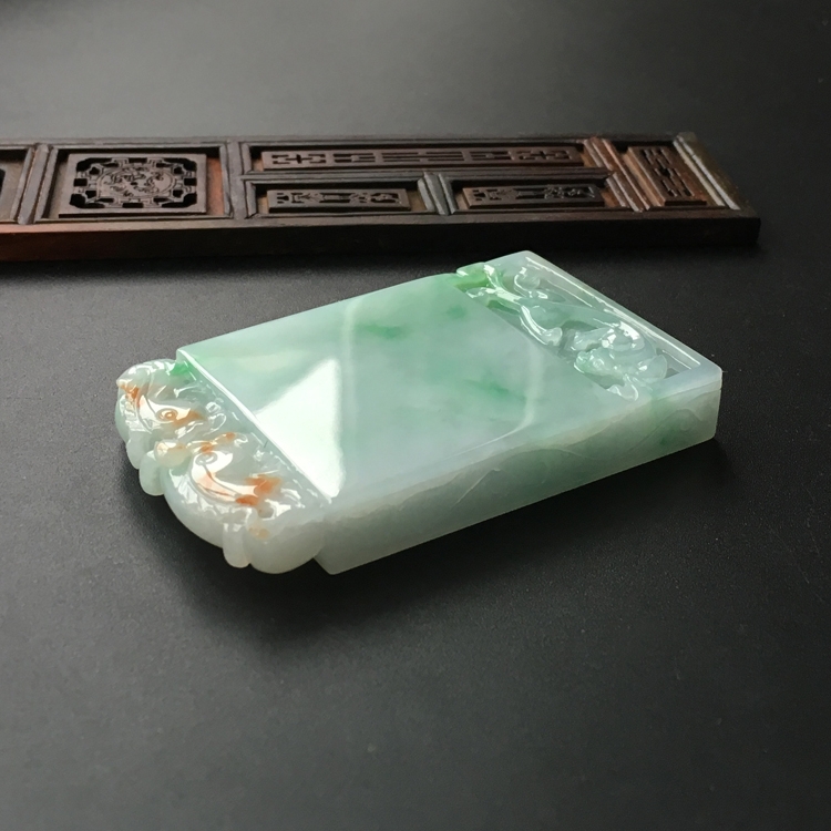 (超值推荐)糯冰种飘翠略带黄翡仿古龙凤牌挂件
