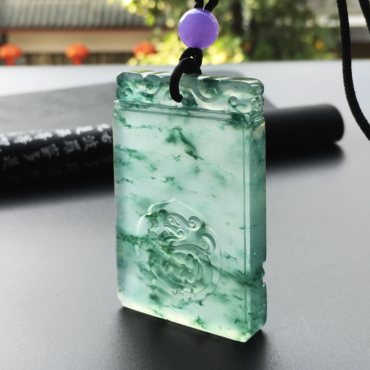(超值推荐)冰玻种飘花仿古龙牌挂件