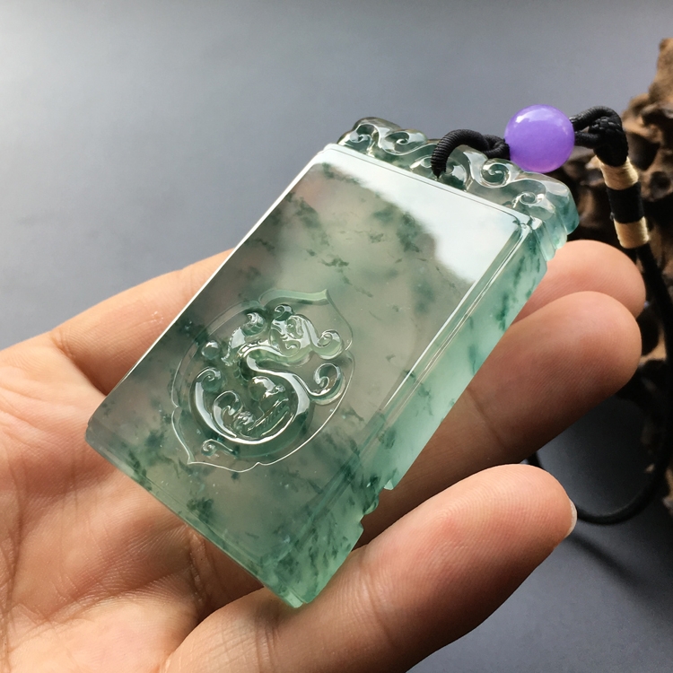 (超值推荐)冰玻种飘花仿古龙牌挂件