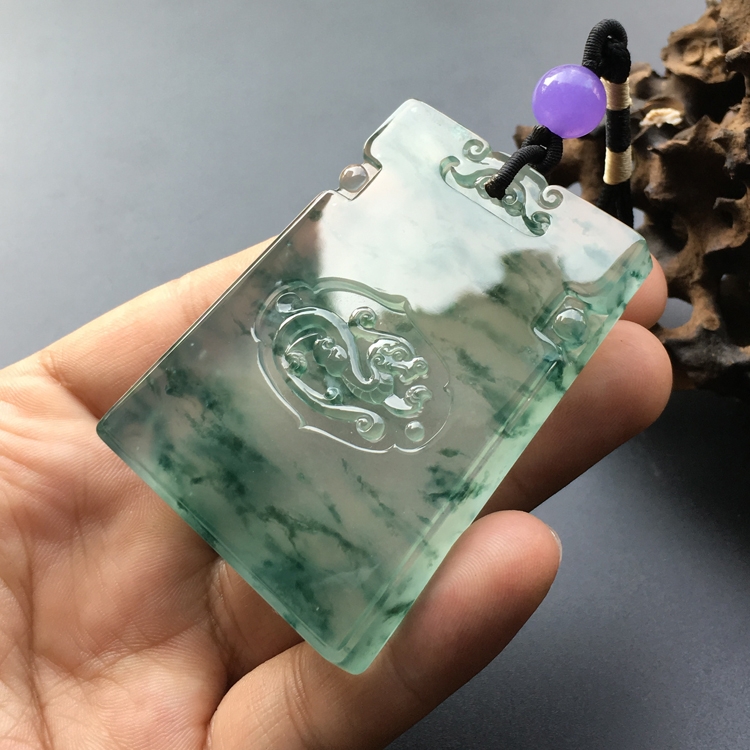 (超值推荐)冰玻种飘花仿古龙牌挂件