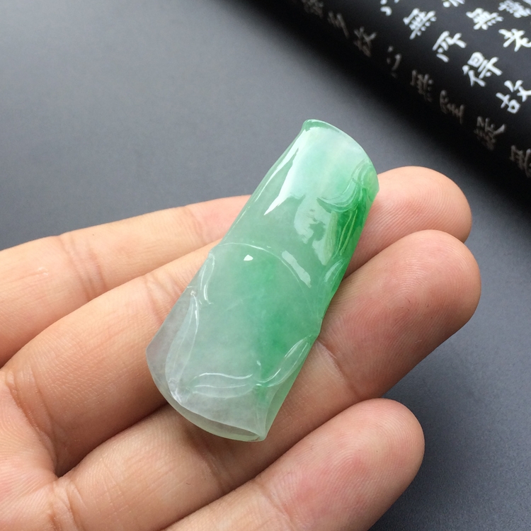 糯冰种飘翠节节高挂件