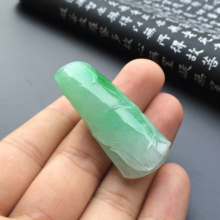 糯冰种飘翠节节高挂件