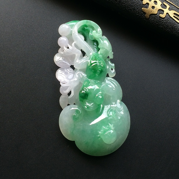 糯冰种飘翠今非昔比挂件